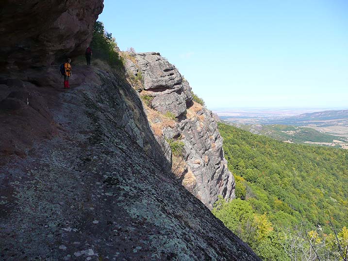 Wanderweg im Teilgebiet Gjurgitsch aus dem Kletterführer Paules Kletterbibel Belogradtschik
